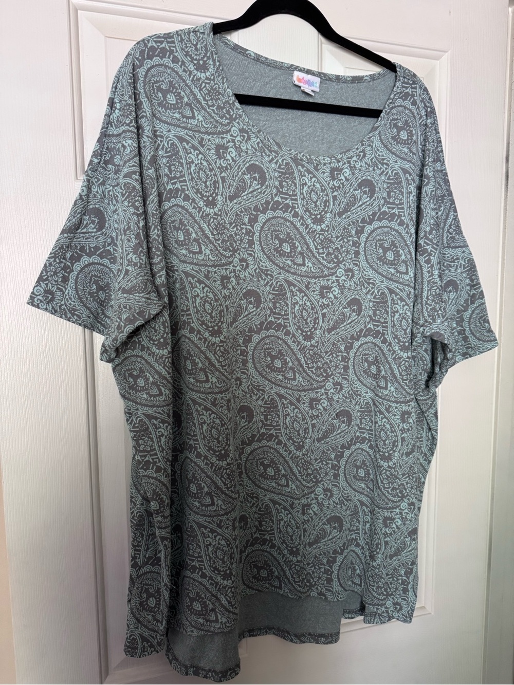 LuLaRoe Mint Paisley Scoop Neck Tunic